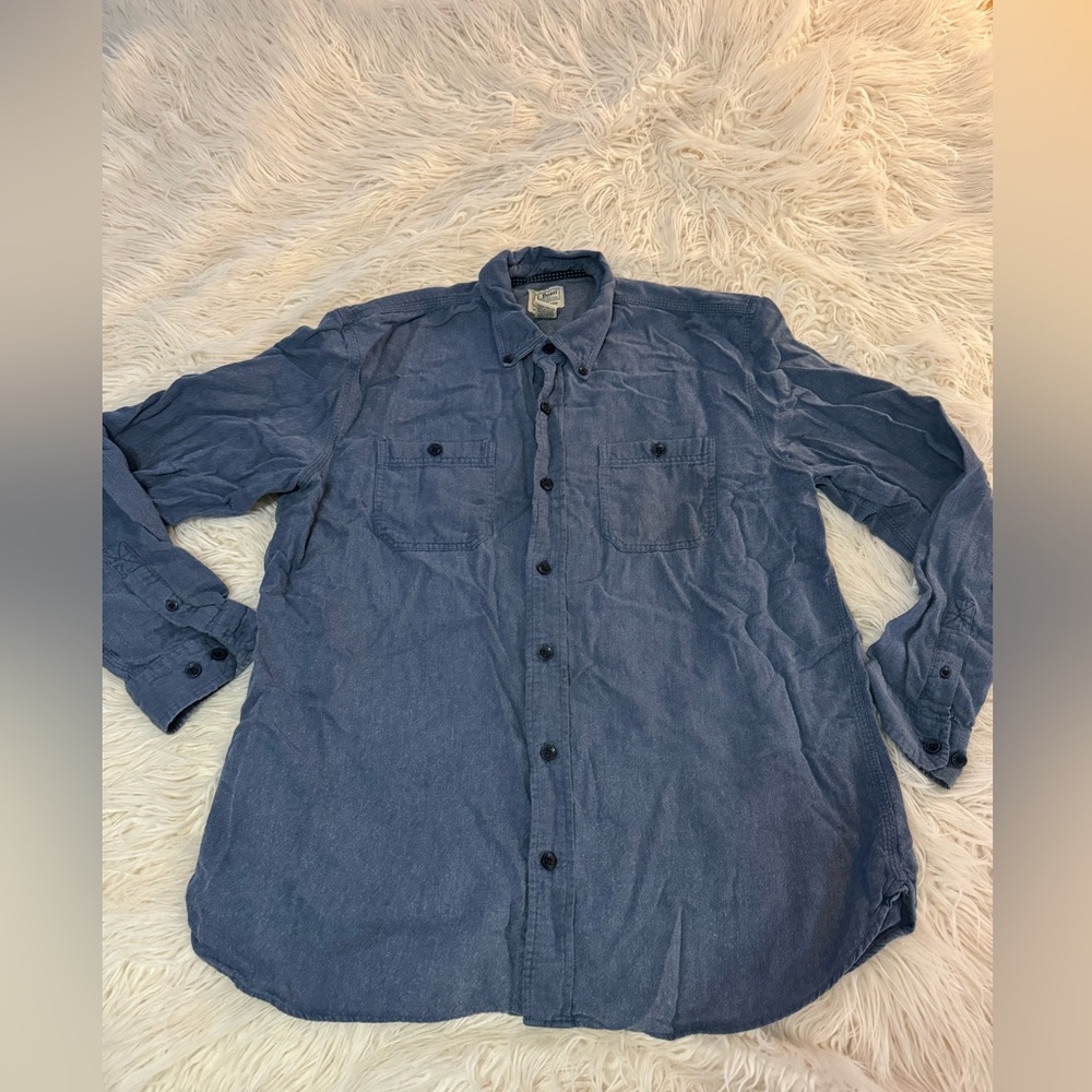 L.L. Bean men’s size large slightly fitted blue button down shirt item 508166